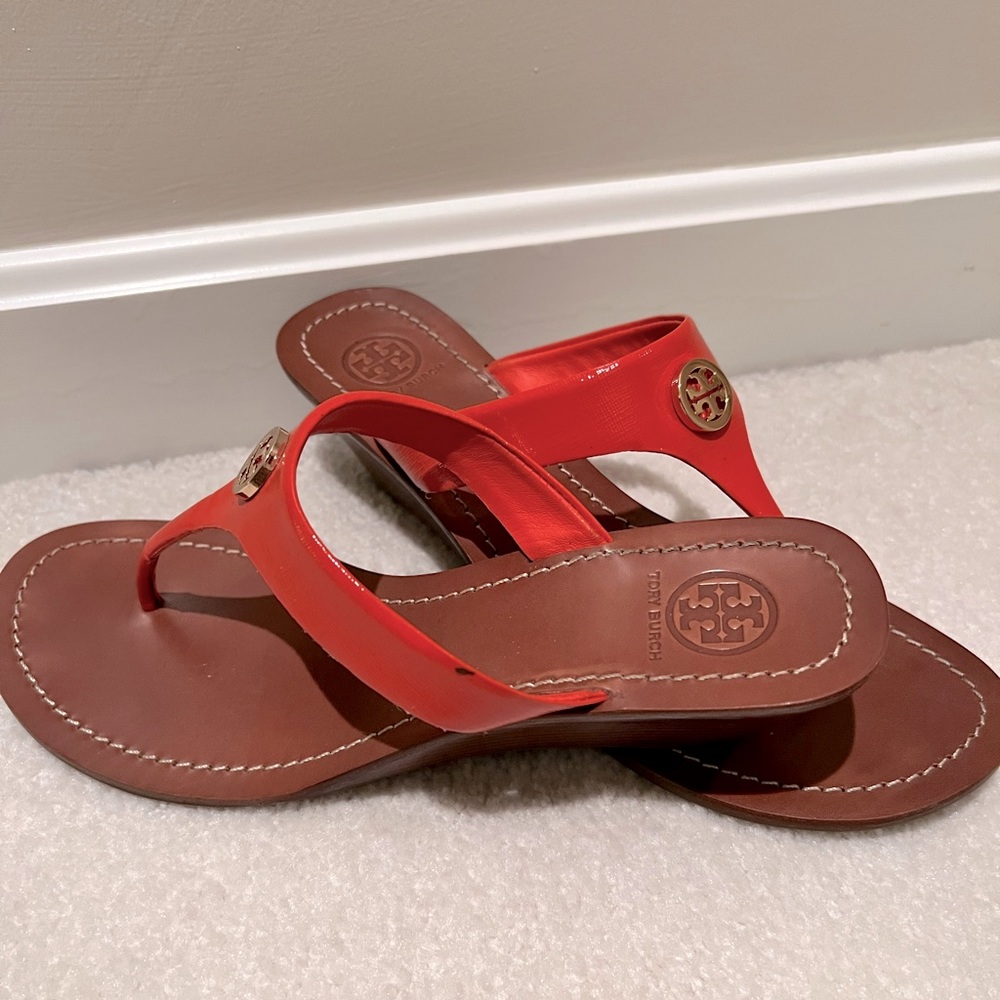 Size 9 BNWOT authentic Tory Burch wedge Cameron sandals